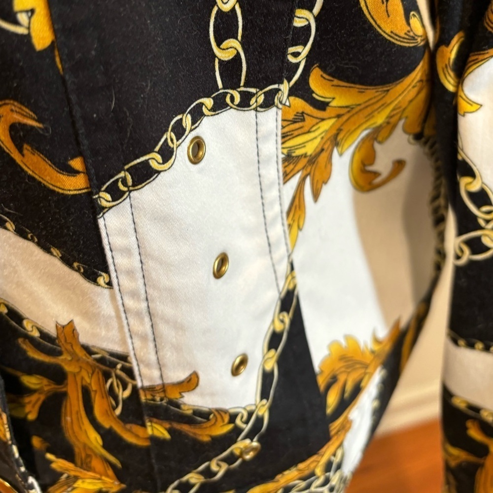 90s ACANTHUS & CHAIN JEAN JACKET WHITE, BLACK, & GOLD PATTERN BRASS TONE DETAILS - Picture 5 of 11